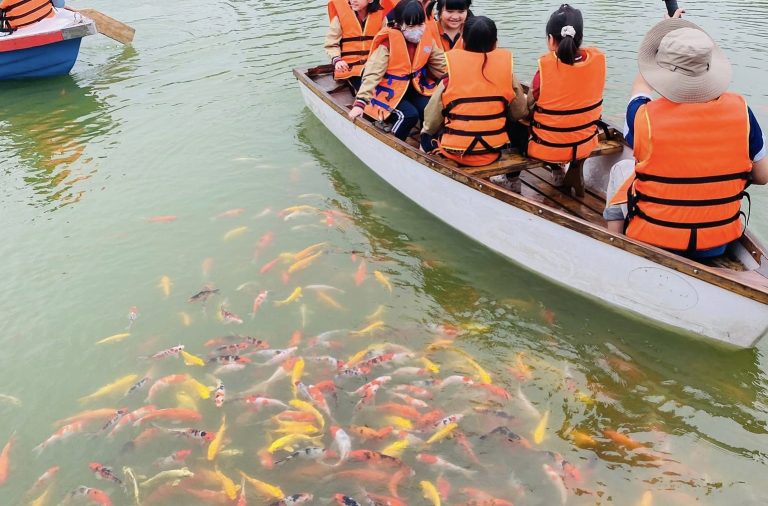 Học sinh đi tham quan Tiên Viên Farm