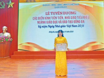 CHÚC MỪNG CÔ GIÁO NGUYỄN THỊ LAN ANH VINH DỰ ĐƯỢC NHẬN BẰNG KHEN CỦA UBND THÀNH PHỐ